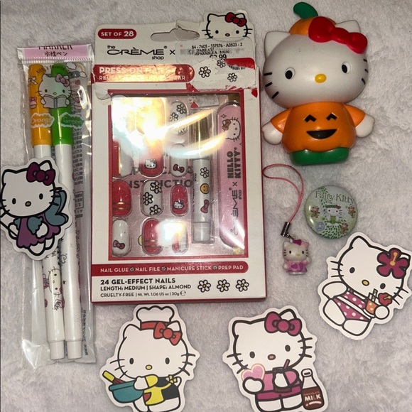 MYSTERY SURPRISE HELLO KITTY BAG - Picture 5 of 6